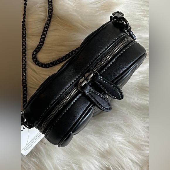 💰SOLD - CE766 - Coach Heart Crossbody 14 with Pillow Quilting - Picture 6 of 12